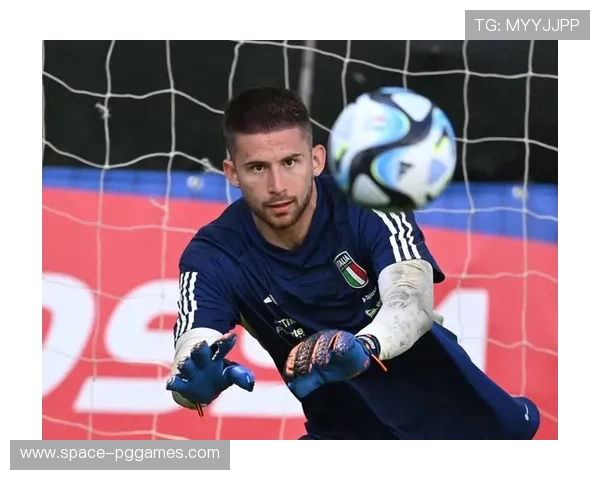 热刺门将维卡里奥多次神扑，化解曼城单刀威胁